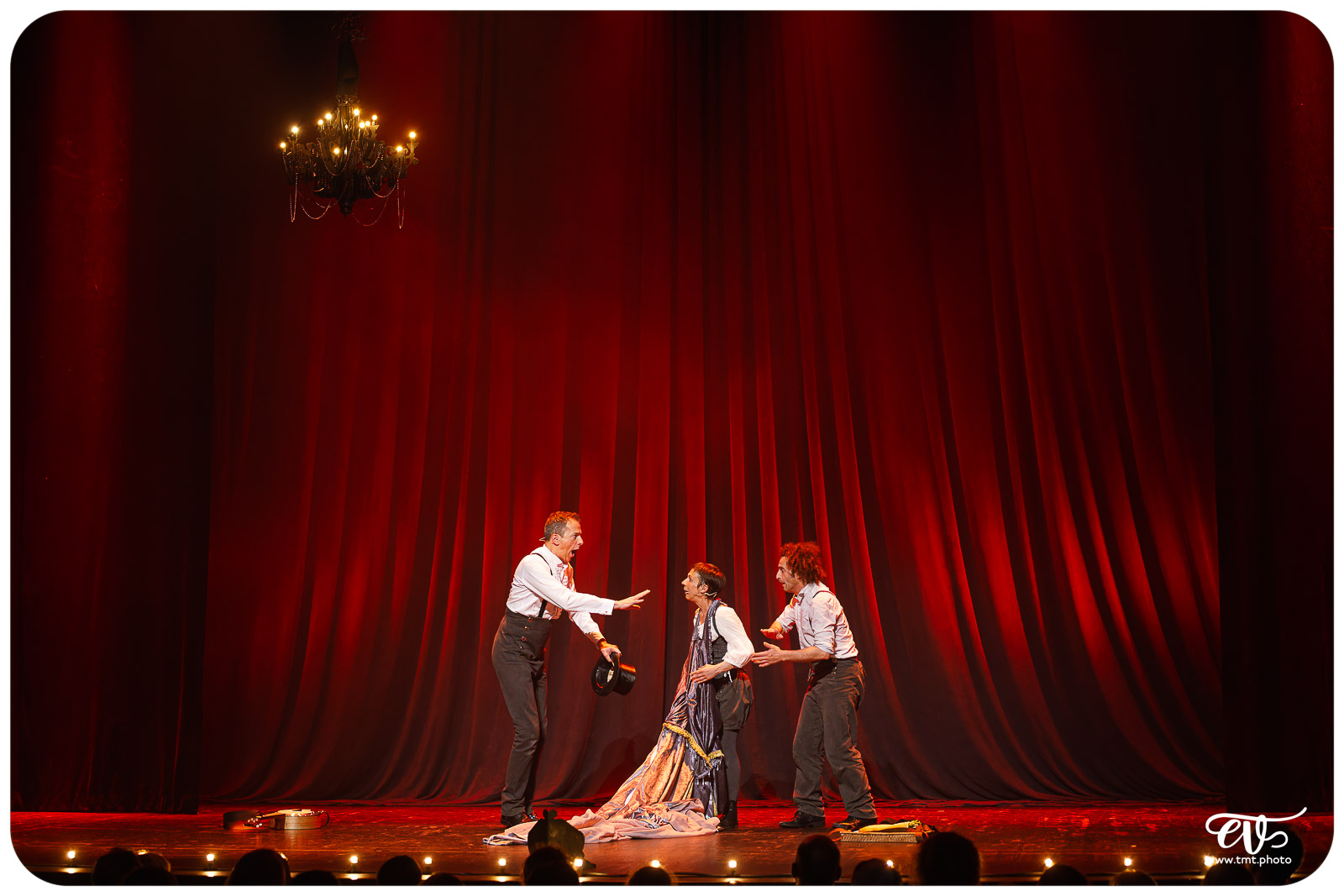 LA CLAQUE (FRED RADIX)